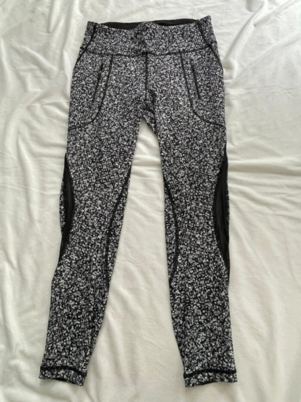 Lululemon Women's Tight Stuff Floral Print Leggings, Black White, Size 8